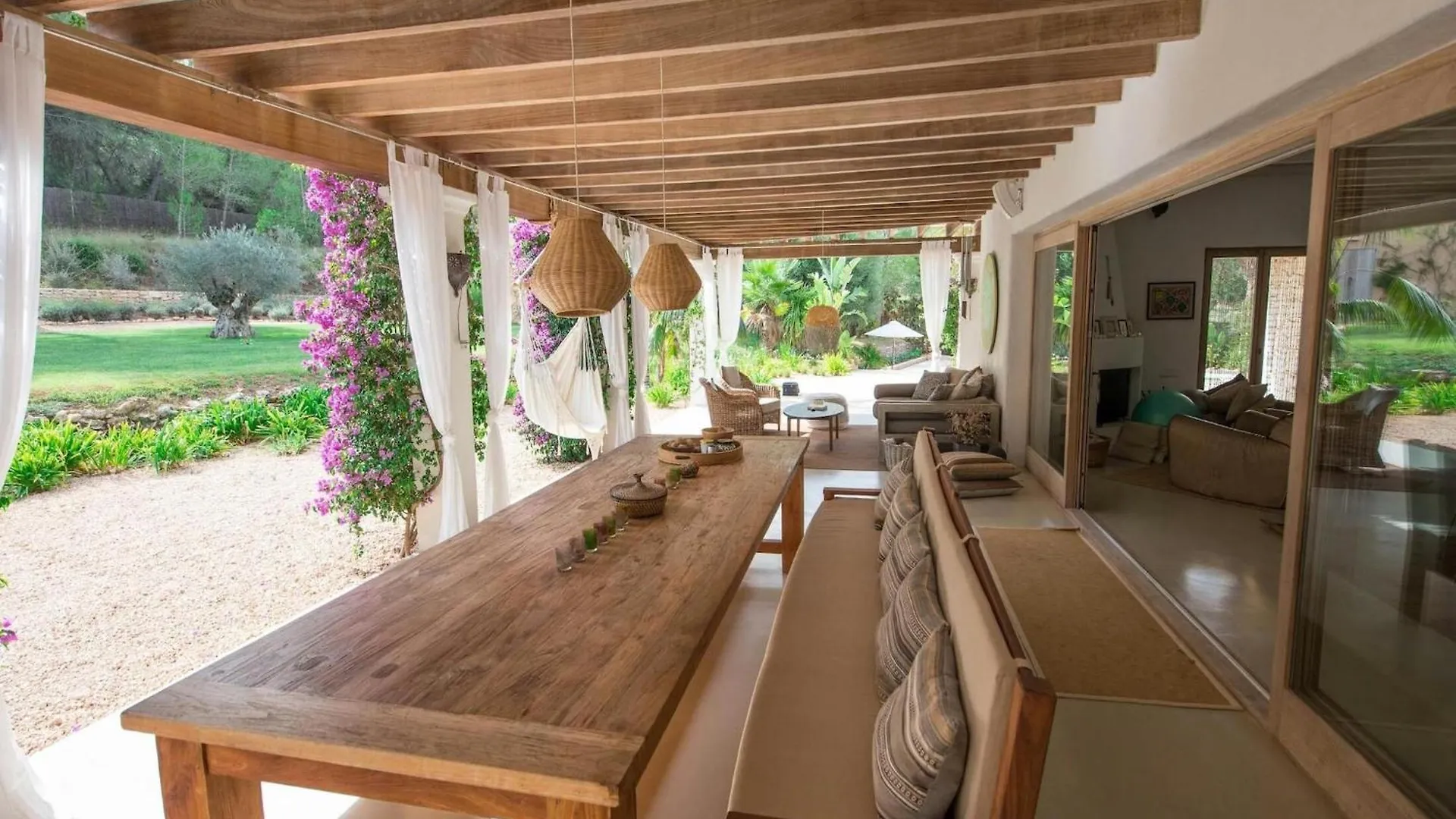 Villa Holiday Home With Wooden-Beamed Patio Santa Gertrudis  Espanha