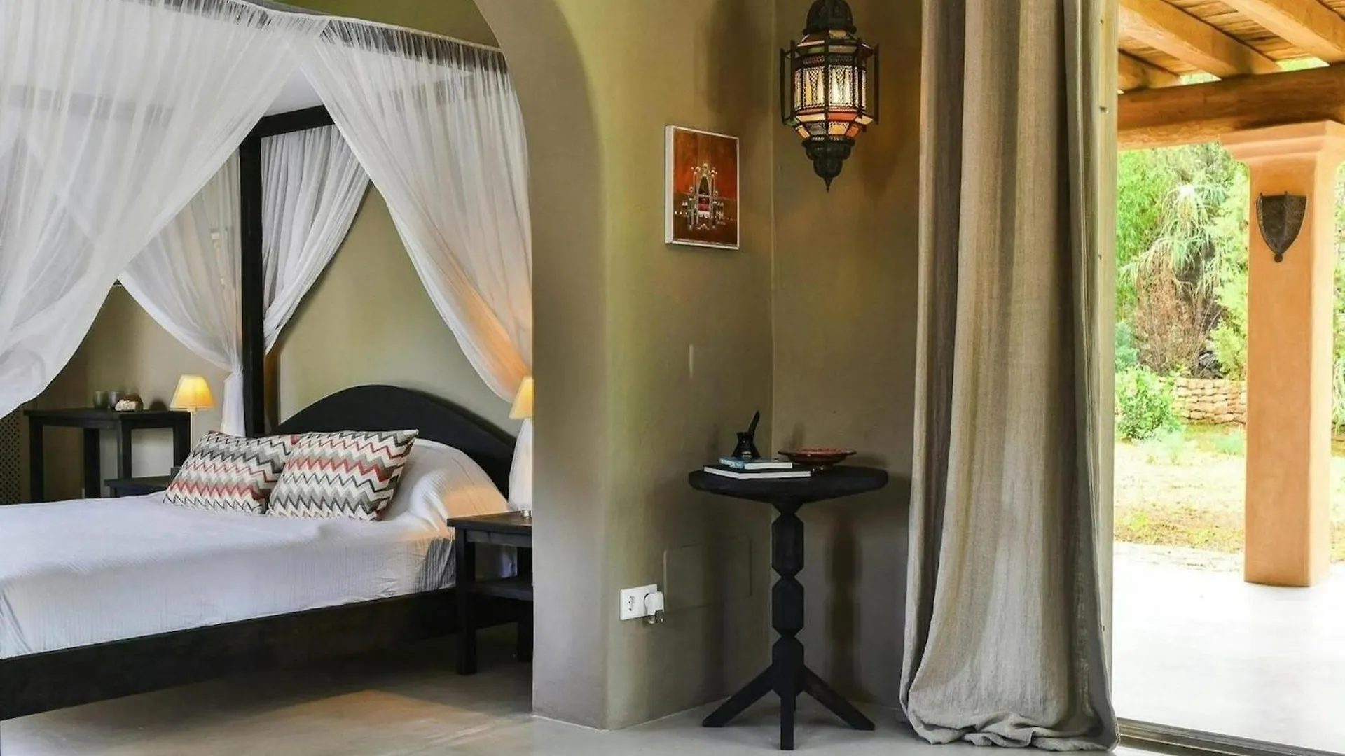 Villa Holiday Home With Wooden-Beamed Patio Santa Gertrudis