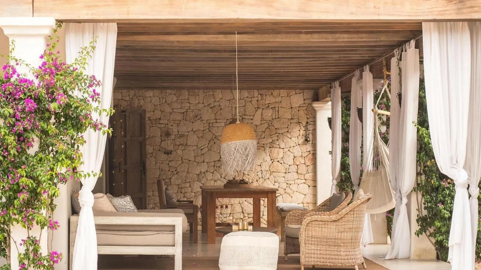 Villa Holiday Home With Wooden-Beamed Patio Santa Gertrudis